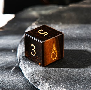 Magnifique ensemble de dés DND en œil de tigre, pierre précieuse naturelle, faits à la main, écologiques, 7 pièces, dés polyédriques, chiffres dorés, Dungeons & Dragons <span class=keywords><strong>RPG</strong></span> - Product Image 6
