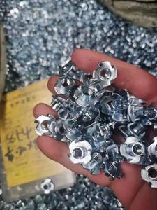 Dado a griffe in acciaio al carbonio zincato YJT 3023 YJT 3002 DIN 1624 M3-M48 CL4/8/10 con prezzo di fabbrica, dado a T ad alta resistenza con artigli - Product Image 3