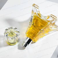 Flacon de parfum en verre de 50 ml en forme de tour Eiffel, pulvérisateur à pompe à estampage à chaud, écologique, logo personnalisé, design architectural unique
