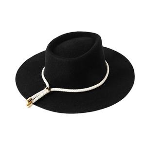 Prêt à expédier <span class=keywords><strong>chapeau</strong></span> Fedora à large bord en feutre de laine noir 100% pour femmes chapeaux de robe <span class=keywords><strong>Borsalino</strong></span> avec corde pour le style de caractère de fête - Product Image 1