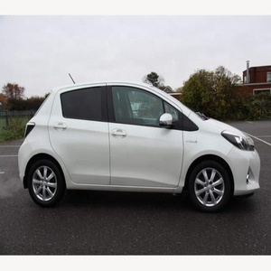 Toyota Yaris Cabriolet d'occasion en bon état, conduite à droite, boîte manuelle, intérieur cuir clair, transmission intégrale, régulateur de vitesse adaptatif, jantes R21 et caméra de recul 360° - Product Image 1