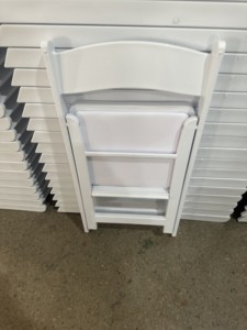 كرسي قابل للطي من الراتنج للأماكن المفتوحة، عالي الجودة وخفيف الوزن، مناسب للحدائق وحفلات الزفاف والمناسبات، باللون الأبيض - Product Image 4