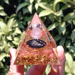 Pyramide de cristal Kogiya en résine époxy rose pastèque, décoration artisanale pour la maison, ornement de bureau - Product Image 2