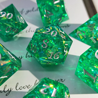 Lot de 7 dés polyédriques RPG en résine transparente, écologiques, pour D&D, taille standard, personnalisables, thème Dragons et Donjons, idéal pour Noël