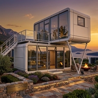 Maison capsule modulaire préfabriquée moderne à double étage, style Apple Cabin, luxueuse, mobile, pour hôtel ou séjour, avec balcon et intérieur complet