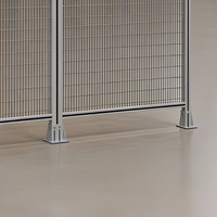 Clôture de sécurité en profilé aluminium pour ligne d'automatisation de tri logistique