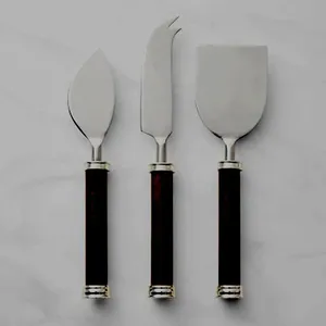 Ensemble de spatules à fromage en acier inoxydable faites à la main avec un design élégant, parfaites pour les cuisines élégantes, les mariages et les réceptions - Product Image 6
