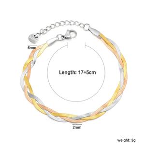 Joyería Minimalista de Acero Inoxidable, Pulsera Trenzada Multicolor Chapada en Oro de 18K, Pulsera de Cadena Trenzada de Tres Tonos para Mujer - Product Image 3
