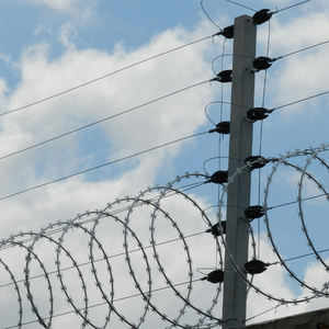 Malla de alambre de púas de maquinilla de afeitar de <span class=keywords><strong>concertina</strong></span> galvanizada de 450mm para la <span class=keywords><strong>defensa</strong></span> de la cerca del aeropuerto - Product Image 4