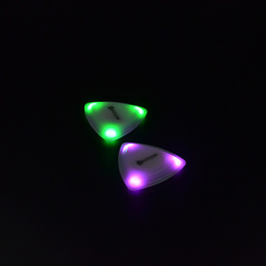 Púa de Guitarra Ickpal con Luz LED, Control Táctil, Plástico Pulido, para Guitarra y Bajo - Product Image 1
