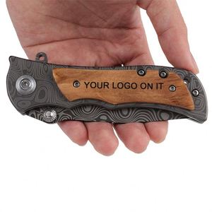 Oferta Especial 339 OEM, Venta al por Mayor, Cuchillo de Bolsillo Plegable Táctico de Caza EDC con Hoja de Acero de Damasco y Mango de Madera de Olivo con Logotipo Personalizado - Product Image 1