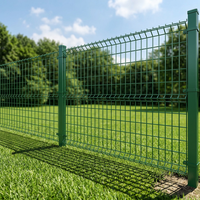 Panel de Cerca de Alambre Soldado en V 3D con Revestimiento de PVC Verde, Montaje con Pernos y Clips para Seguridad en Patios Escolares, Parques y Áreas Públicas