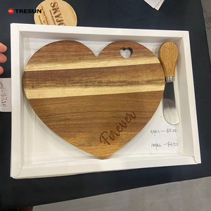 Recuerdos de boda para invitados: Tabla de charcutería de madera con forma de corazón, tabla de quesos de madera de acacia, juego de tabla de quesos con forma de corazón para boda - Product Image 6