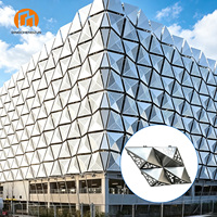 Système de façade extérieure en aluminium Signature, panneaux de bardage métallique décoratifs personnalisés pour l'architecture commerciale moderne