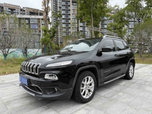 Barato 2017 <span class=keywords><strong>Jeep</strong></span> <span class=keywords><strong>Cherokee</strong></span> 2.0L SUV Volante a la izquierda Asientos <span class=keywords><strong>de</strong></span> cuero Interior oscuro R17 Neumáticos Automático AC Techo solar panorámico - Product Image 2