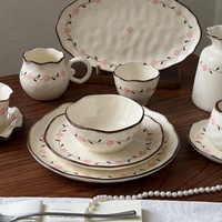 Service de table en céramique peinte à la main style ferme, vaisselle en porcelaine faite à la main d'inspiration vintage, assiettes et bols à glaçure sésame, tasses