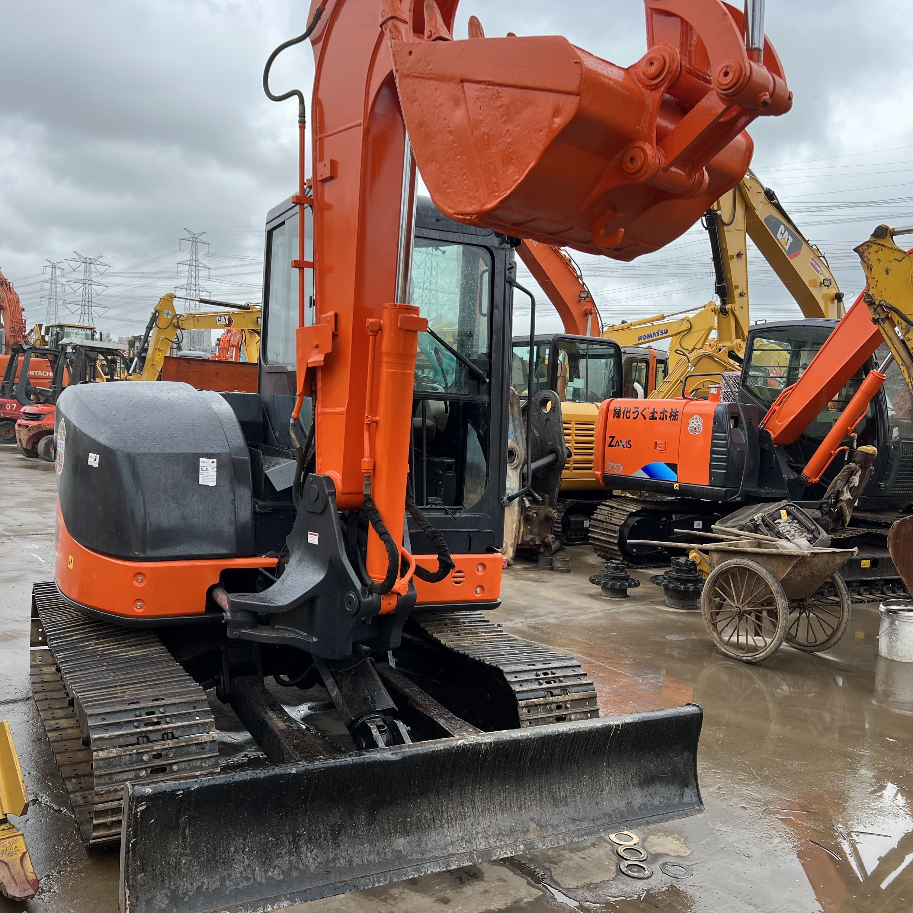 Used Hitachi ZX65 Excavators for Sale in China - 7 Ton Amphibious