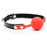 Bâillon à boule en silicone personnalisé, équipement de bondage réglable et respirant, jouet sexuel pour adultes, bâillon buccal en cuir BDSM de fabrication industrielle