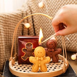 Bougie artisanale parfumée en cire de soja mélangée, en forme de bonhomme en pain d'épices, haut de gamme, pour un ambiance festive, souvenir de Noël - Product Image 1