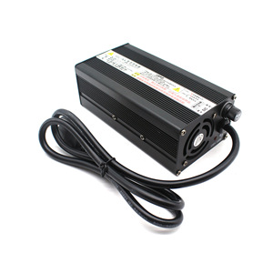 เครื่องชาร์จแบตเตอรี่ลิเธียม 88.2V 8A สำหรับรถยนต์ไฟฟ้าแบบตั้งโต๊ะ พร้อมระบบป้องกันการชาร์จเกินมาตรฐาน CE FCC ROHS UKCA - Product Image 1