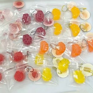 Jouets anti-stress mignons et super doux en forme de fruits simulés, jouets à presser, porte-clés souple, breloques de sac, cadeaux - Product Image 1