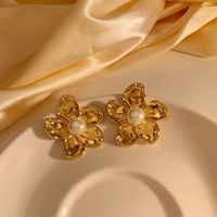 Boucles d'oreilles clous Gaovo de luxe, élégantes et féminines, à motif floral irrégulier et perles, pour femme – Nouvelle collection, bijoux de mode frais et minimalistes