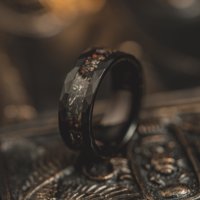 Vente en gros de météorite IP noire et incrustation d'os de dinosaure Alliances en carbure de tungstène Bijoux météorite Gibeon plaqués IP noir