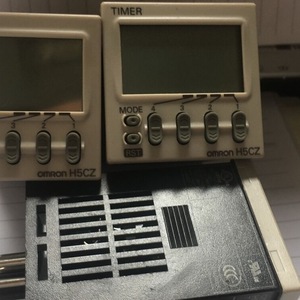   Temporizador H5CZ 220V 15A de 1 minuto a 24 horas con control digital para uso industrial - Product Image 1