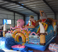 Château gonflable géant sur le thème des pirates et des requins, avec toboggan, aire de jeux gonflable commerciale pour parc d'attractions