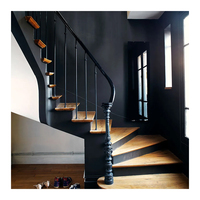 Escalier incurvé décoratif moderne avec marches en pierre artificielle pour appartement