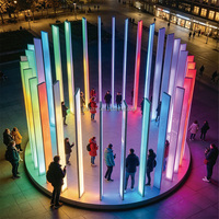 Sculpture LED circulaire à dégradé arc-en-ciel Lian Qiu LQ-CDY386, cadre en acier thermolaqué, acrylique givré, lumière RGB changeante de couleur