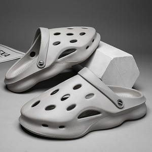 Venta al por mayor de zapatillas de EVA con punta cerrada para <span class=keywords><strong>mujer</strong></span> suave cereza chica decoración playa sandalias de plataforma gruesa verano e <span class=keywords><strong>invierno</strong></span> uso doméstico - Product Image 2