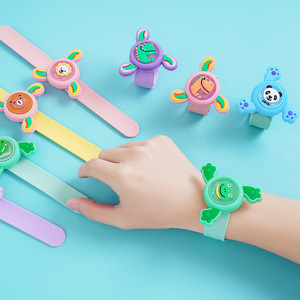 <span class=keywords><strong>Pulsera</strong></span> giratoria con luz intermitente para niños, reloj repelente de mosquitos, <span class=keywords><strong>pulsera</strong></span> luminosa de dibujos animados con unidad óptica de flash. - Product Image 6