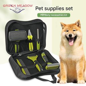 Kit de toilettage pour animaux de compagnie comprenant une <span class=keywords><strong>brosse</strong></span> de bain dépilatoire en caoutchouc, un peigne et des coupe-ongles, adapté aux chats et autres animaux de compagnie. - Product Image 2