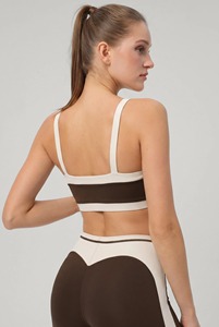 Ensemble de yoga marron avec bordure contrastante, legging taille haute à empiècements latéraux et soutien-gorge à col carré, deux pièces, vêtements de sport anti-humidité pour femme - Product Image 4
