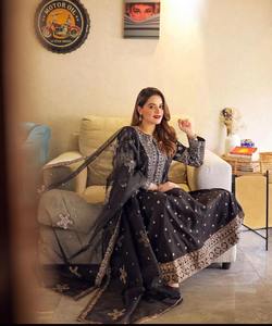 Fournisseur en gros de robe de soirée Salwar Kameez Anarkali Salwar costume de mariage en soie chinon lourd entièrement cousue - Product Image 4