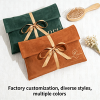 Bolsa de terciopelo personalizada con logo para joyería, estuche de gamuza con solapa antideslustre para collares, pendientes y anillos, embalaje de lujo para joyería OEM