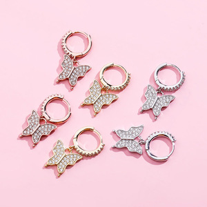 Sıcak satış kore tarzı kelebek küpe dışarı buzlu tam elmas CZ taş gül altın rengi mini hoop küpe kadınlar için - Product Image 3