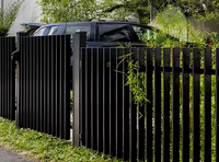 Clôtures et portails verticaux en aluminium à prix d'usine avec caractéristiques pour bétail et piscines, adaptés aux maisons