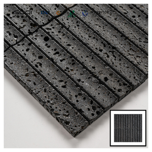 Mosaico de Mármol Natural Travertino SODIMOSAIC, Diseño Curvo 3D, Acabado Mate Negro, para Proyectos de Bares y Hoteles - Product Image 2