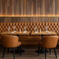 Ensemble table et chaises en bois avec banquette en cuir marron pour restaurant de fruits de mer et café, idéal pour l'ameublement commercial