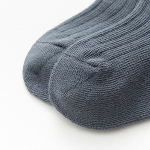 <span class=keywords><strong>Chaussettes</strong></span> pour bébé d'hiver à blocs de couleur en coton biologique antidérapant pour garçon et fille <span class=keywords><strong>Chaussettes</strong></span> rétro antidérapantes en tricot pour bébé - Product Image 5