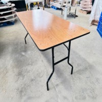 Mesa de Comedor Plegable Rectangular Moderna de Madera Contrachapada, 30 Pulgadas de Altura, Apilable y Resistente para Exteriores, Ideal para Alquiler en Hoteles y Banquetes