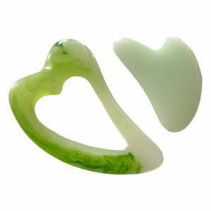 Masajeador Facial de Resina Personalizado, Gua Sha Grande Plano en Forma de Corazón, Piedra Guasha Verde - Product Image 4