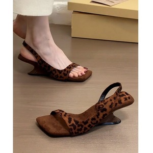 Sandales compensées rétro à imprimé léopard pour femme – Respirantes, antidérapantes, confortables, souples, pour l'extérieur, été et printemps, style européen élégant - Product Image 4