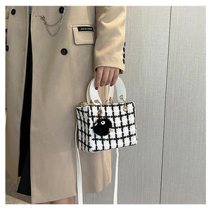 Sacs à main en PU de haute qualité pour femmes, sacs à bandoulière élégants en tissu tweed de créateur de luxe avec doublure en polyester - Product Image 2