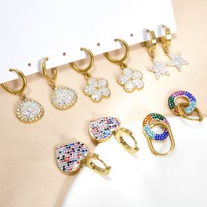 Los Mejores Aretes de Acero Inoxidable con Baño de Oro de 18k, Diseño de Flor con Circonita y Diamantes - Product Image 4