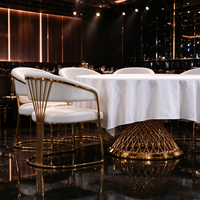 Table Serpentine VIP Longue de Luxe en Acier Inoxydable Doré avec Plateau Blanc pour Mariage, Événement, Fête, Location, Hôtel, Banquet, Vente en Gros Usine