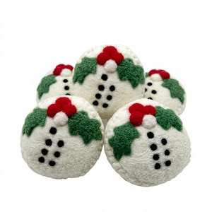 Adorno Navideño de Fieltro de Lana Hecho a Mano, Muñeco de Nieve Ecológico para Colgar en la Pared, Decoración Interior con Bordado de Aloe, Estilo Tradicional - Product Image 1