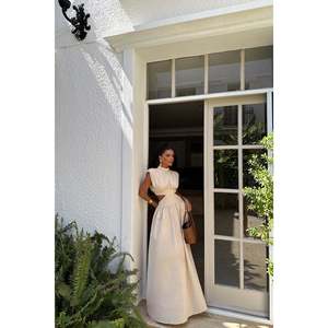 Robe de soirée de luxe beige Palila, style robe de bal, avec décorations scintillantes, tailles XS-XL, pour femmes, taille empire, longueur ras du sol - Product Image 3